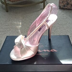 Nina Roslyn Ivory Crystal Shoes Sz 8